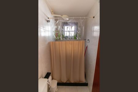 Casa à venda com 284m², 3 quartos e 2 vagas Casa à venda com 284m², 3 quartos e 2 vagasBanheiro de serviço