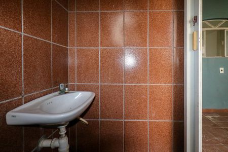 Casa para alugar com 100m², 3 quartos e sem vaga Casa para alugar com 100m², 3 quartos e sem vagaBanheiro da Área de Serviço