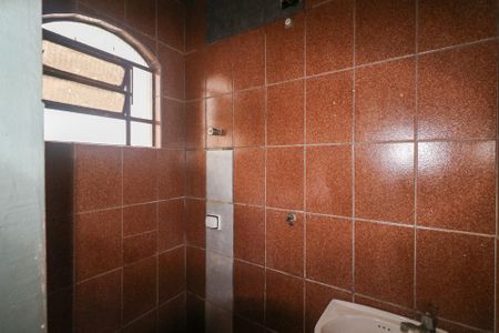 Casa para alugar com 100m², 3 quartos e sem vaga Casa para alugar com 100m², 3 quartos e sem vagaBanheiro da Área de Serviço