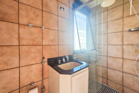 Apartamento para alugar com 70m², 1 quarto e 2 vagasBanheiro da Suíte