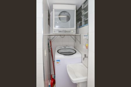 Apartamento à venda com 56m², 2 quartos e 1 vaga Apartamento à venda com 56m², 2 quartos e 1 vagaCozinha e Área de Serviço