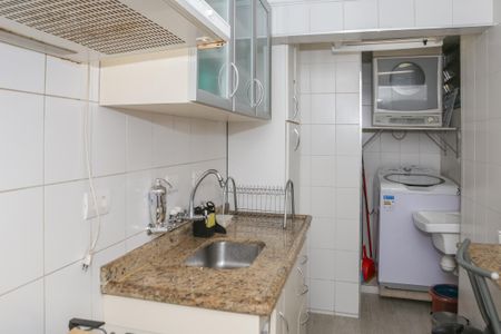 Apartamento à venda com 56m², 2 quartos e 1 vaga Apartamento à venda com 56m², 2 quartos e 1 vagaCozinha e Área de Serviço