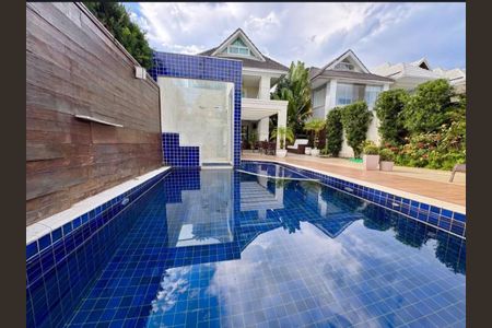 Casa de condomínio à venda com 400m², 5 quartos e 2 vagasPiscina