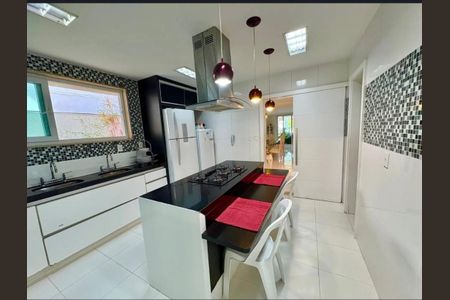 Casa de condomínio à venda com 400m², 5 quartos e 2 vagasCozinha