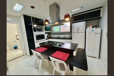 Casa de condomínio à venda com 400m², 5 quartos e 2 vagasCozinha