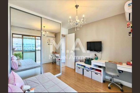 Casa de condomínio à venda com 224m², 3 quartos e 2 vagasQuarto