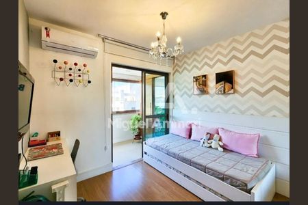 Casa de condomínio à venda com 224m², 3 quartos e 2 vagasQuarto