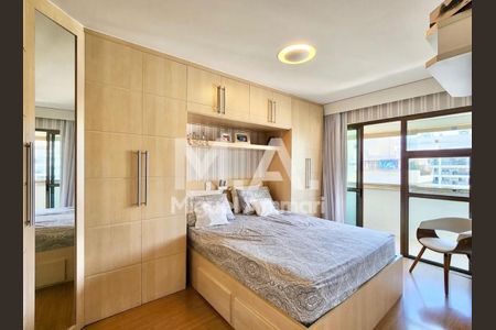 Casa de condomínio à venda com 224m², 3 quartos e 2 vagasQuarto