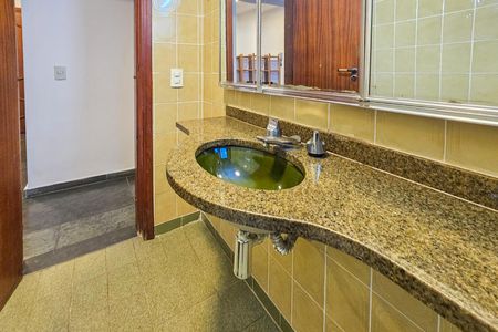 Apartamento para alugar com 166m², 3 quartos e 2 vagasBanheiro Social