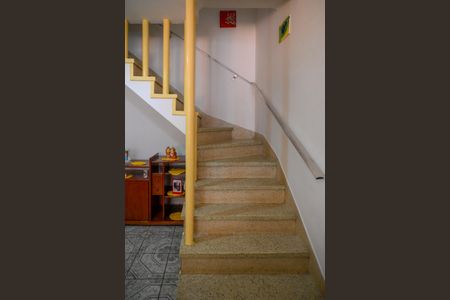 Casa à venda com 108m², 2 quartos e 1 vagaEscada