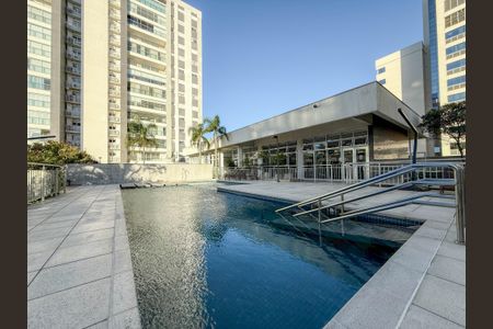 Apartamento à venda com 127m², 3 quartos e 2 vagas Apartamento à venda com 127m², 3 quartos e 2 vagasÁrea comum - Piscina