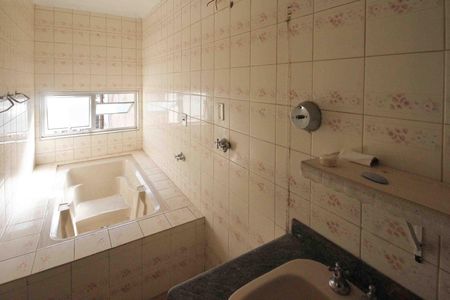 Casa à venda com 400m², 3 quartos e 6 vagasBanheiro da Suite