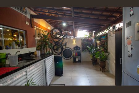 Casa de condomínio à venda com 85m², 3 quartos e 1 vaga Casa de condomínio à venda com 85m², 3 quartos e 1 vagaQuintal