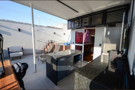 Apartamento à venda com 180m², 3 quartos e 2 vagas Apartamento à venda com 180m², 3 quartos e 2 vagasTerraço