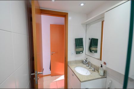 Apartamento à venda com 180m², 3 quartos e 2 vagas Apartamento à venda com 180m², 3 quartos e 2 vagasBanheiro da Suíte