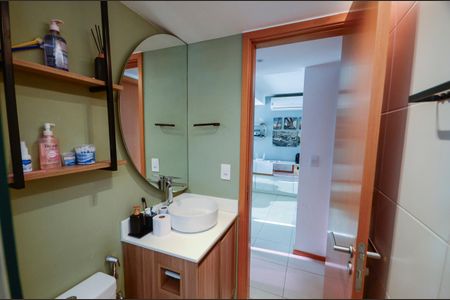 Apartamento à venda com 180m², 3 quartos e 2 vagas Apartamento à venda com 180m², 3 quartos e 2 vagasBanheiro Social