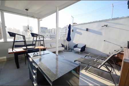 Apartamento à venda com 180m², 3 quartos e 2 vagas Apartamento à venda com 180m², 3 quartos e 2 vagasTerraço