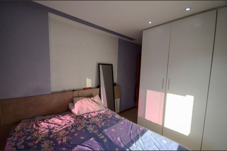 Apartamento à venda com 180m², 3 quartos e 2 vagas Apartamento à venda com 180m², 3 quartos e 2 vagasSuíte