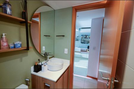 Apartamento à venda com 180m², 3 quartos e 2 vagas Apartamento à venda com 180m², 3 quartos e 2 vagasBanheiro Social