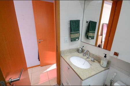 Apartamento à venda com 180m², 3 quartos e 2 vagas Apartamento à venda com 180m², 3 quartos e 2 vagasBanheiro da Suíte