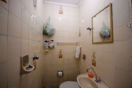 Casa à venda com 99m², 2 quartos e 1 vaga Casa à venda com 99m², 2 quartos e 1 vagaBanheiro de Serviço