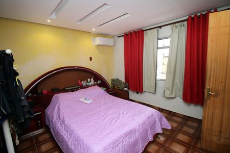 Casa à venda com 225m², 3 quartos e 2 vagasSuíte