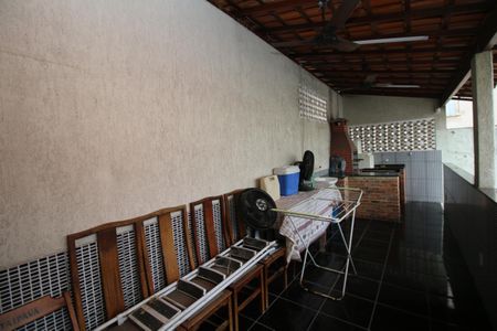 Casa à venda com 225m², 3 quartos e 2 vagasÁrea de Serviço