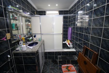 Casa à venda com 225m², 3 quartos e 2 vagasBanheiro da Suíte