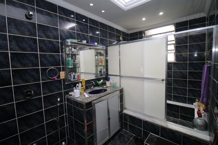 Casa à venda com 225m², 3 quartos e 2 vagasBanheiro da Suíte