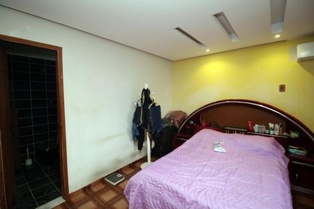 Casa à venda com 225m², 3 quartos e 2 vagasSuíte