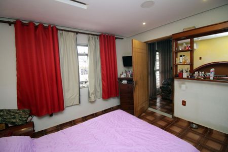 Casa à venda com 225m², 3 quartos e 2 vagasSuíte