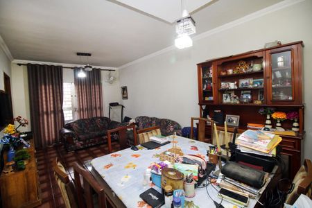 Casa à venda com 225m², 3 quartos e 2 vagasSala