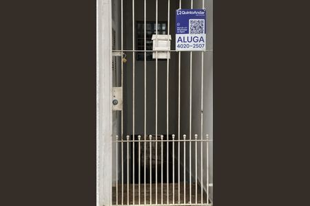 Casa para alugar com 80m², 2 quartos e sem vagaFachada + placa 