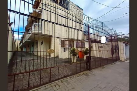 Casa à venda com 181m², 3 quartos e 1 vaga Casa à venda com 181m², 3 quartos e 1 vagaFachada