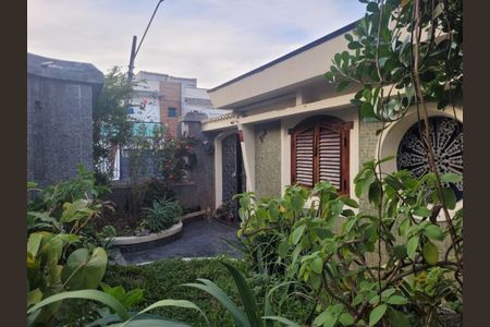 Casa à venda com 240m², 6 quartos e 2 vagasFoto 01