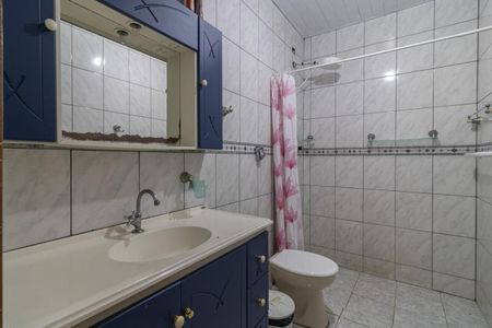 Casa à venda com 120m², 3 quartos e 2 vagasBanheiro 