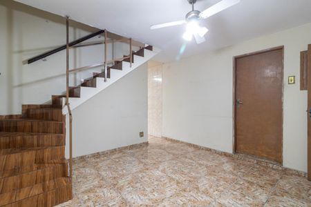 Casa à venda com 120m², 3 quartos e 2 vagasSala