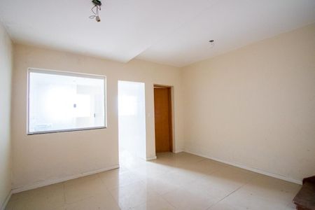 Casa à venda com 101m², 2 quartos e 2 vagas Casa à venda com 101m², 2 quartos e 2 vagasSala