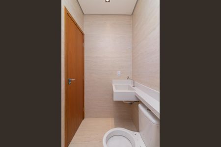 Casa à venda com 200m², 3 quartos e 2 vagasBanheiro da Suíte 03