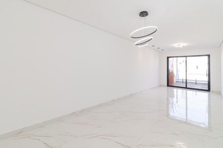 Casa à venda com 200m², 3 quartos e 2 vagasSala