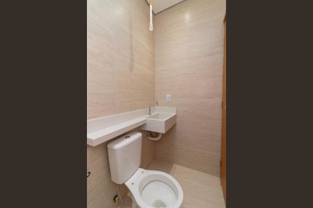 Casa à venda com 200m², 3 quartos e 2 vagasBanheiro da Suíte 2