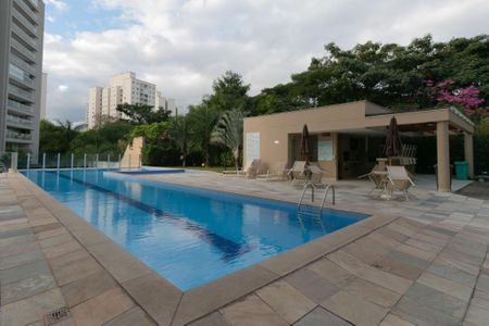 Apartamento à venda com 120m², 4 quartos e 2 vagas Apartamento à venda com 120m², 4 quartos e 2 vagasÁrea comum - Piscina