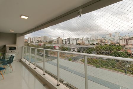 Apartamento à venda com 120m², 4 quartos e 2 vagas Apartamento à venda com 120m², 4 quartos e 2 vagasVaranda da Sala
