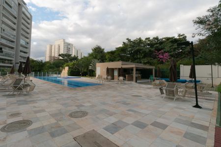 Apartamento à venda com 120m², 4 quartos e 2 vagas Apartamento à venda com 120m², 4 quartos e 2 vagasÁrea comum - Piscina