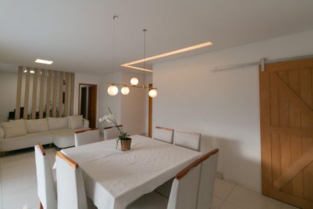Apartamento à venda com 120m², 4 quartos e 2 vagas Apartamento à venda com 120m², 4 quartos e 2 vagasSala