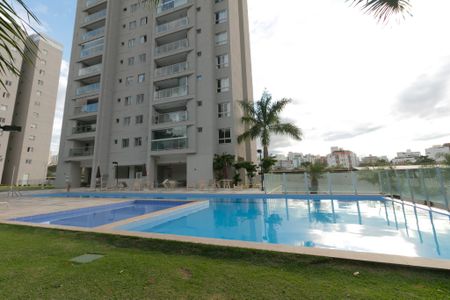 Apartamento à venda com 120m², 4 quartos e 2 vagas Apartamento à venda com 120m², 4 quartos e 2 vagasÁrea comum - Piscina