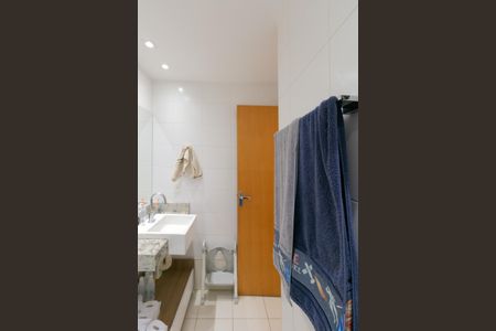 Apartamento à venda com 120m², 4 quartos e 2 vagas Apartamento à venda com 120m², 4 quartos e 2 vagasBanheiro Social