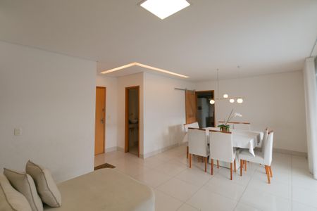 Apartamento à venda com 120m², 4 quartos e 2 vagas Apartamento à venda com 120m², 4 quartos e 2 vagasSala