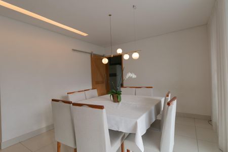 Apartamento à venda com 120m², 4 quartos e 2 vagas Apartamento à venda com 120m², 4 quartos e 2 vagasSala