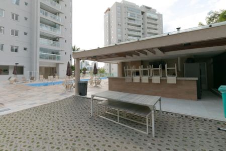 Apartamento à venda com 120m², 4 quartos e 2 vagas Apartamento à venda com 120m², 4 quartos e 2 vagasÁrea comum - Piscina